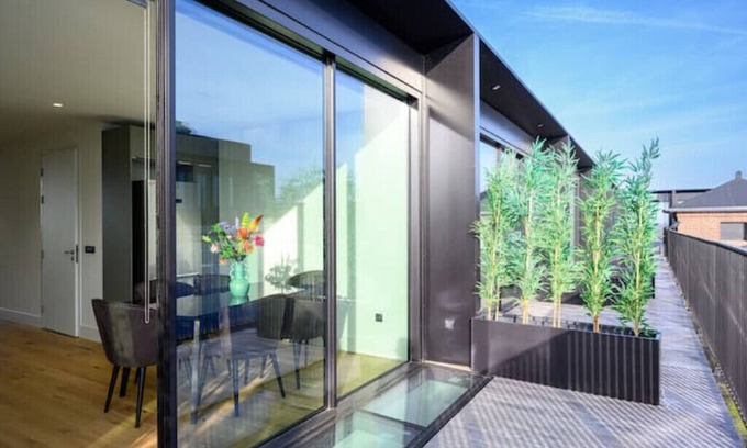 Oisterwijk Apartamento | Lavish City Center Gem ~ Spacious Terrace ~ Views!