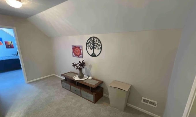 Leo-Cedarville Casa | Lavish, Lovely, Leo House