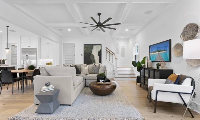 SoHo Casa | Lavish & Spacious Home in Walkable Hyde Park