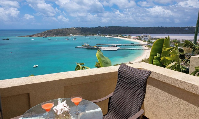 The Valley Condominio | LaVue Inn- Central, Affordable, CLEAN & Ocean View with Kitchen!