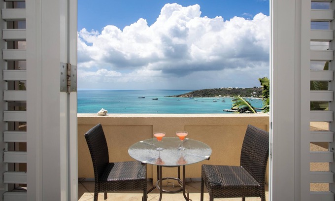 The Valley Condominio | LaVue Inn- Central, Affordable, CLEAN & Ocean View with Kitchen!
