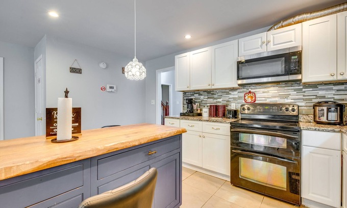 Lawrenceville Casa | Lawrenceville Home ~ 35 Mi to Downtown Atlanta!