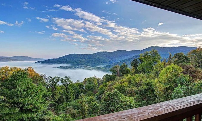 Waynesville Casa | Layered Mtn Views, Privacy, Firepit, HOT TUB, High Speed Wifi, Game Room.