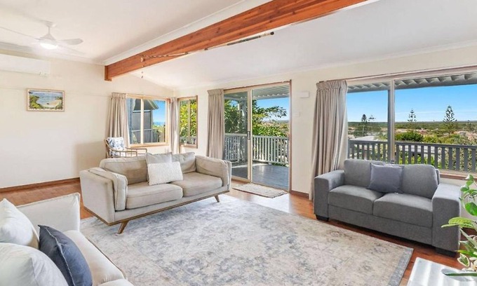 Yamba Casa | Laze Daze - Pet friendly and walking distance to the beach