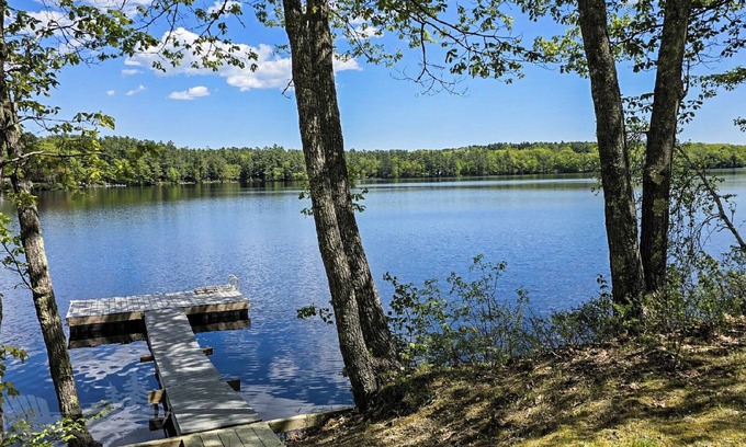 Nobleboro Casa | LAZY ACRES COTTAGE | LAKEFRONT | 2 Bed, 1 Bath