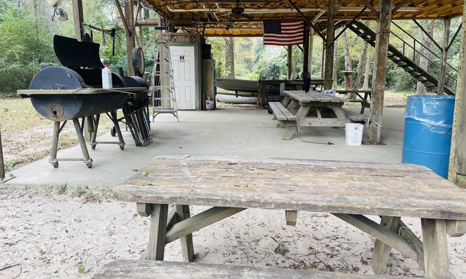 Talisheek Cabina | Lazy Akers NestHoney camp