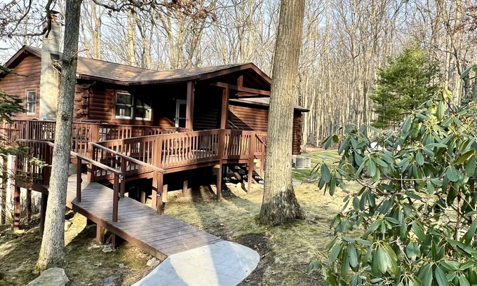 McHenry Cabina | Lazy Bear Cabin a Private Vacation Home