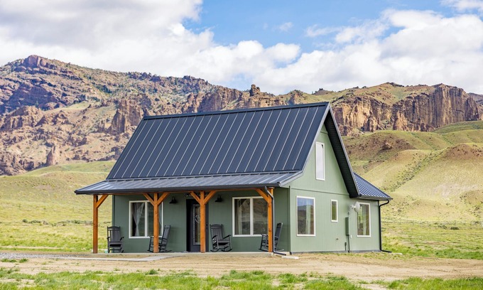 Cody Casa | Lazy Bear Cabin, new home in the Wapiti Valley