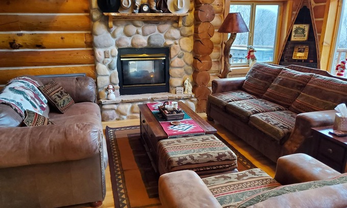 Summit County Cabina | Lazy Bear Hideaway -Your Spacious Mountain Retreat! Sleeps 30