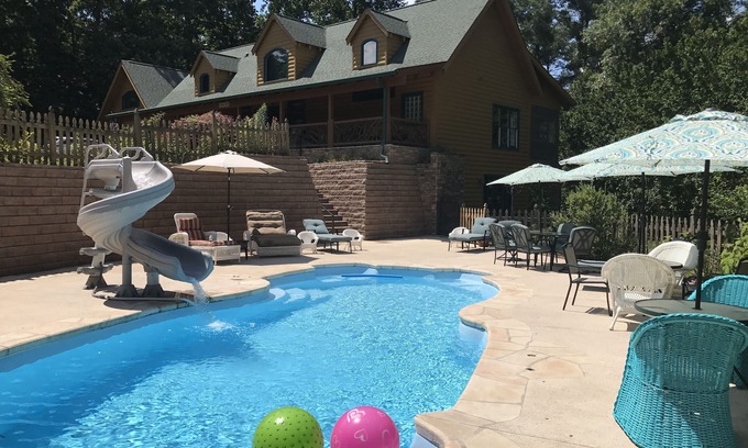 Helen Cabina | Lazy Bear Lodge: escapadas, WineTours, fiestas nupciales, reuniones, retiro corporativo