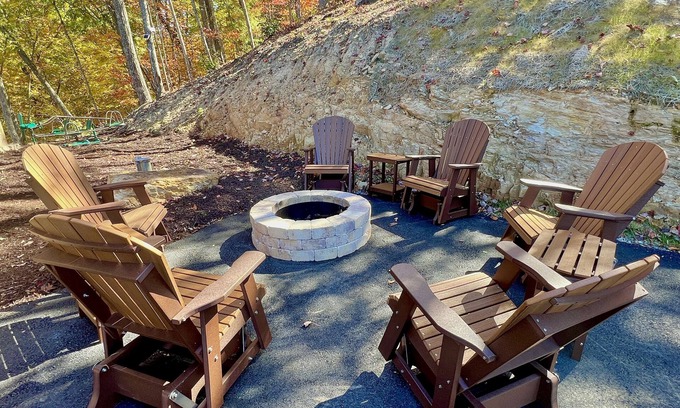 Walland Cabina | Lazy Bear Lodge 5 Bedroom Cabin by RedAwning