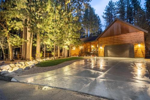 Summit Estates Casa | Lazy Bear Lodge by AvantStay Pine Tree Paradise w Game Room