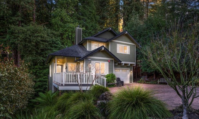 Guerneville Casa | Lazy Bear Lodge Hot Tub Dog Friendly BBQ Grill Forest Views