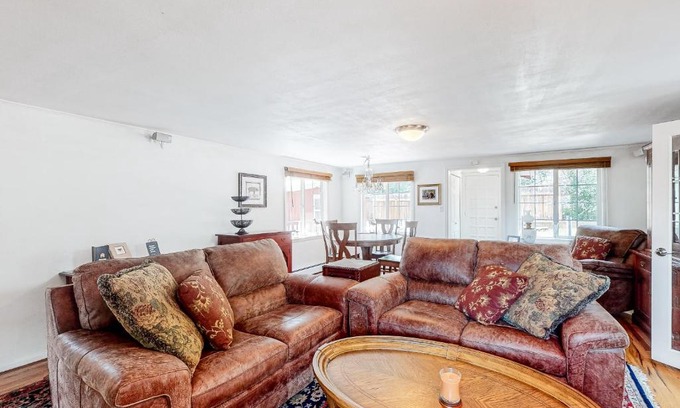 Broadmoor Casa | Lazy Bear Retreat