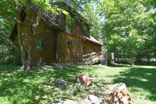 Berkeley Springs Chalet De Esquí | Lazy Bear Retreat - Wifi, Pet Friendly, Grill, Fire Pit, Fireplace, Deck, Golf, Hiking