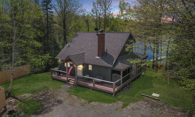 Greenville Cabaña | Lazy Cove Cottage (Waterfront on Moosehead Lake!)