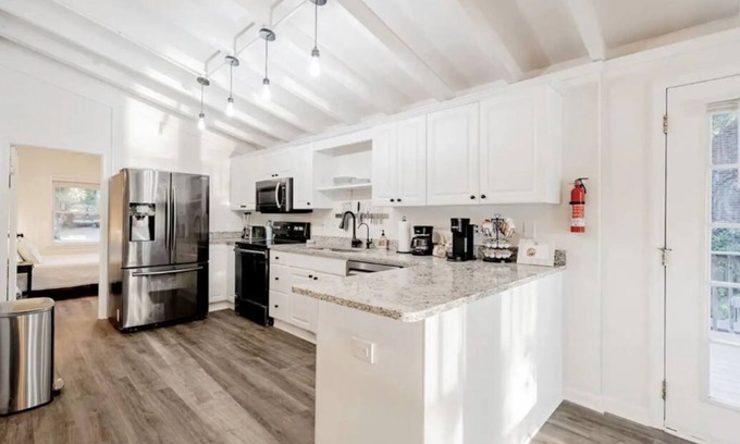 Chapin Cabaña | Lazy Creek Cove Cottage on Lake Murray