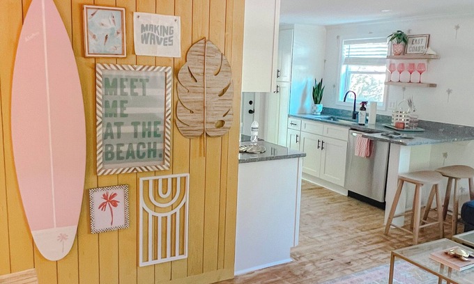 Murrells Inlet Casa | Lazy Days Bungalow, Heart of Murrells Inlet, Steps to the Marshwalk, Pets Okay