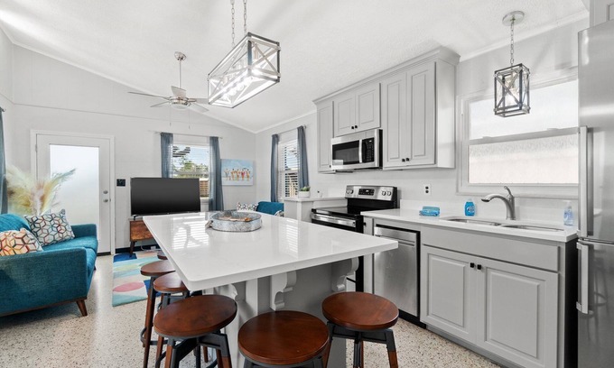 Bid-a-wee Beach Cabaña | Lazy Dayz - Bid-A-Wee 2 bed\2 bath , 1 block from PRIVATE BEACH
