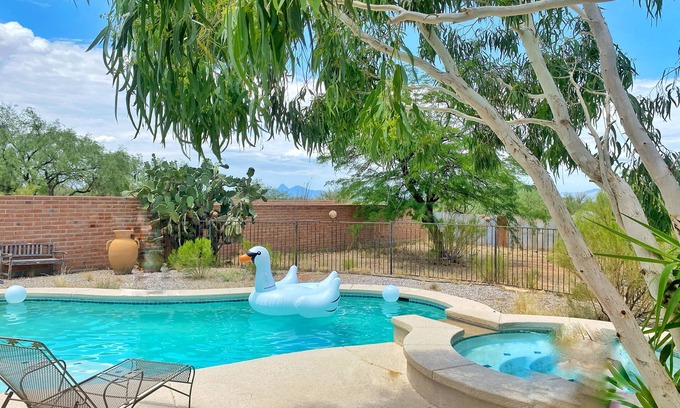 Diamond Bell Ranch Casa | LAZY H BAR RANCH ESTATE, 3 /2, AC, Pool, Hot Tub, BBQ, Horses and Dogs Welcome!