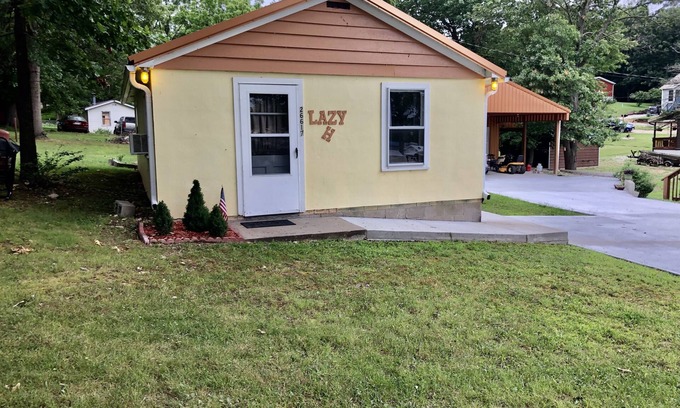 Warsaw Cabina | Lazy H Cabin Rental located in a friendly little community