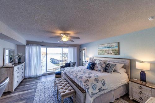 Village of Four Seasons Casa | Lazy L at the Lake - Chic 3 BDR Condo with Boat Slip