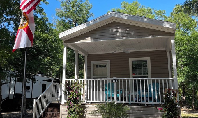 Crystal River Cabaña | Lazy Oak Cottage