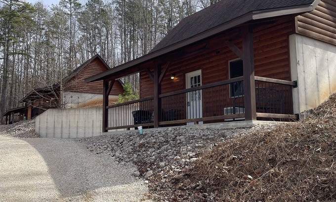 Van Buren Cabina | Lazy River Cabin on the edge of town only 1/2 mile from Current River !