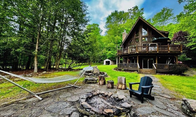 Greentown Cabina | Lazy River Cabin: Private 3 Bedroom, 3 Bath Getaway on Lake Wallenpaupack