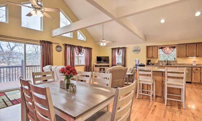 Warsaw Casa | Lazy RS Lakehouse with Hot Tub and Dock in Warsaw!