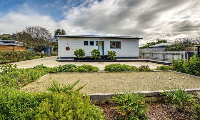 Waimarama Casa | Lazy Sunday - Waimarama Holiday Home