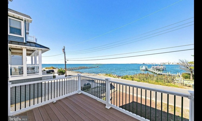 North Beach Haven Casa | LBI Paradise Bayfront! Bayview park and Ocean beach ! 2 blocks away!