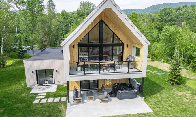 Shefford Cabaña | Le Østa |Construction 2024| Hot Tub | Bromont 5km