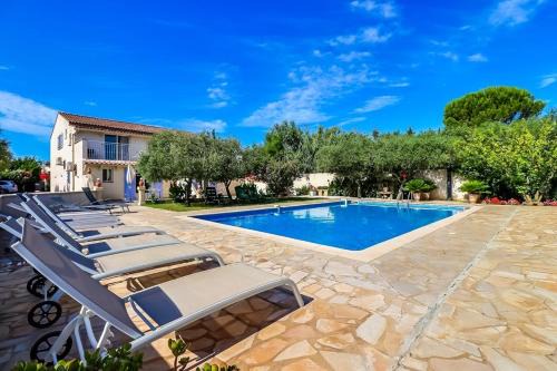 Beaucaire Apartamento | Le Beaucaire 4P - Appt 4p climatisé avec piscine
