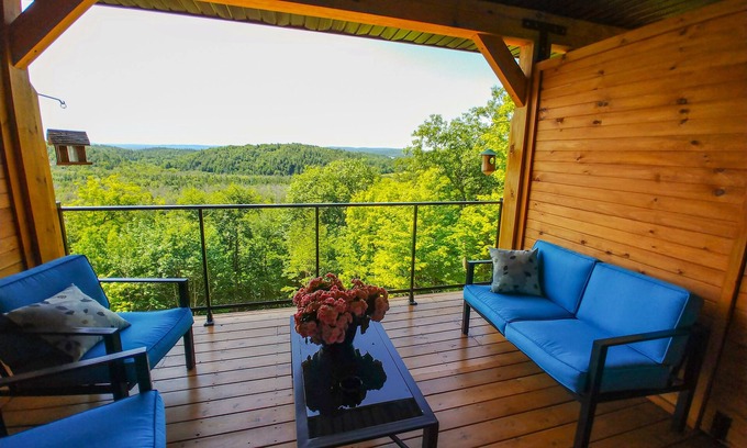 Les Collines-de-l'Outaouais Regional County Municipality Cabina | Le Bellevue Modern Lodge