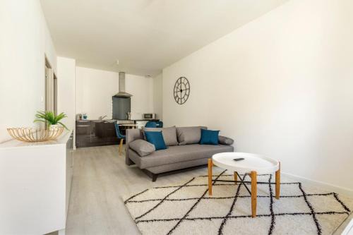 Castelsarrasin Apartamento | LE BLEU - Lumineux, 1 chambre, salle de bain moderne