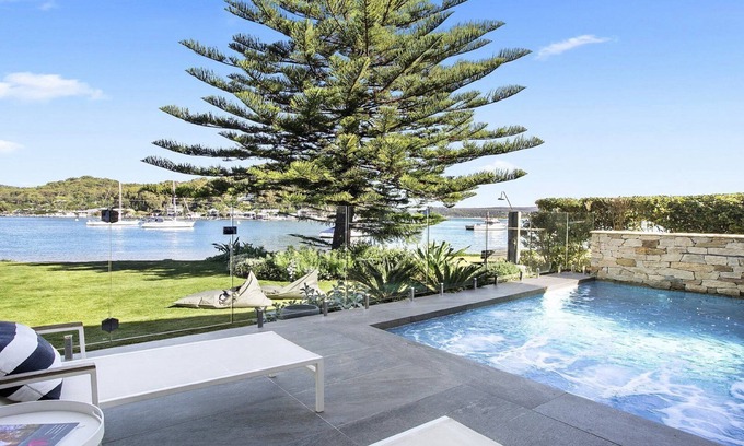 Booker Bay Casa | Beachfront Apartment with private heated pool