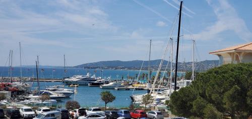 Frejus Port Apartamento | LE CAPITOLE Vue mer Studio cabine 27m2 2 adultes 2 enfants avec climatisation et garage