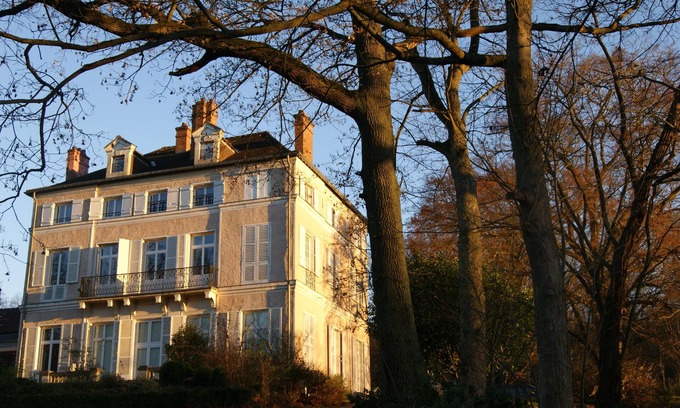 Bures-sur-Yvette Cama Y Desayuno | Le Château de la Vierge