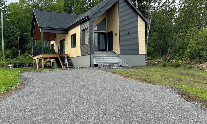 Saint Ferreol les Neiges Casa | Le chalet Polaire au Mont-Sainte-Anne, bikes, skis et pets frendly!