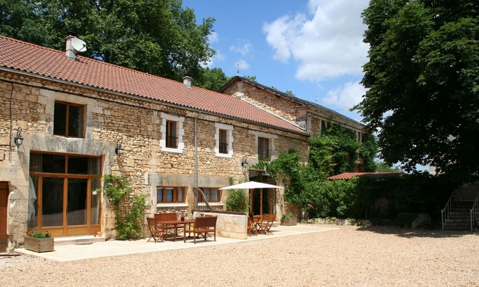 Saint-Pierre-de-Cole Cabaña | Le Chai apartamento rural, 5 * y 4 llaves lujo, Riverside, piscina, Familia / Animales domésticos bienvenidos, Brantome