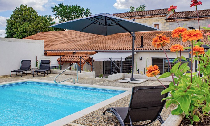 Thenac Villa | Le Chai Villa - newly renovated 6 en-suite bedrooms and heated, private pool