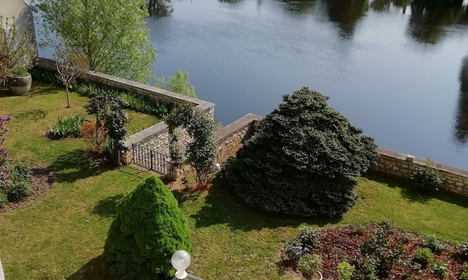 Chauvigny Hotel | Le Chalet Fleuri