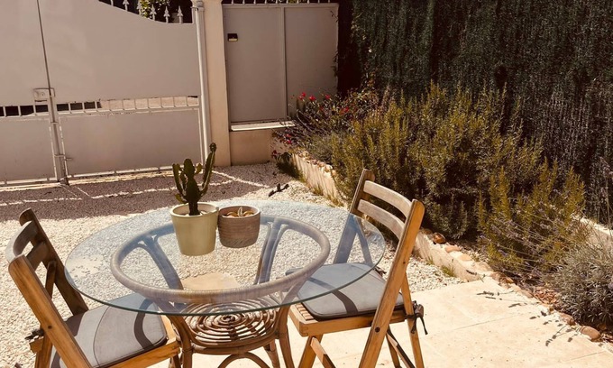 Fontvieille Cama Y Desayuno | Le Chant des Oiseaux à 5mn du Centre du Village