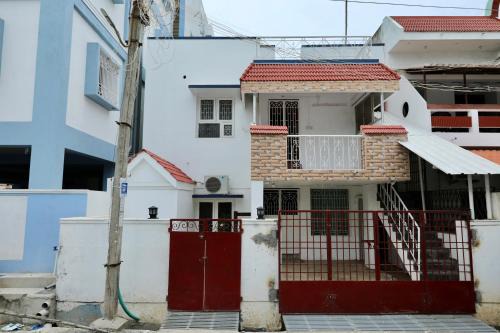 Kalapettai Hotel | Le Clarisse Guest House 2