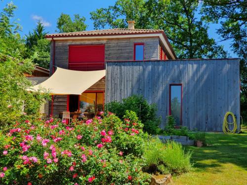 Prats-de-Carlux Casa | Le Clos d'Ô Maison de standing Le Milan avec sa piscine chauffée proche de Sarlat
