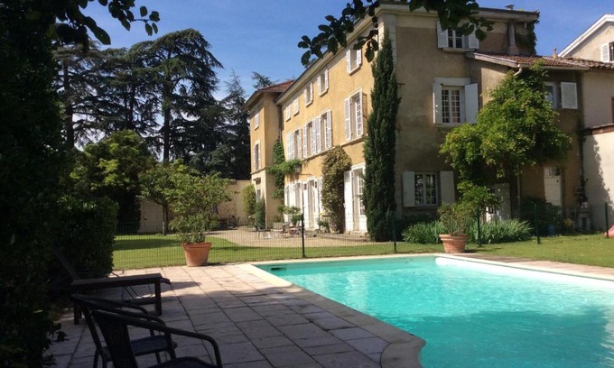 Saint-Genis-Laval Cama Y Desayuno | Le clos saint Genois