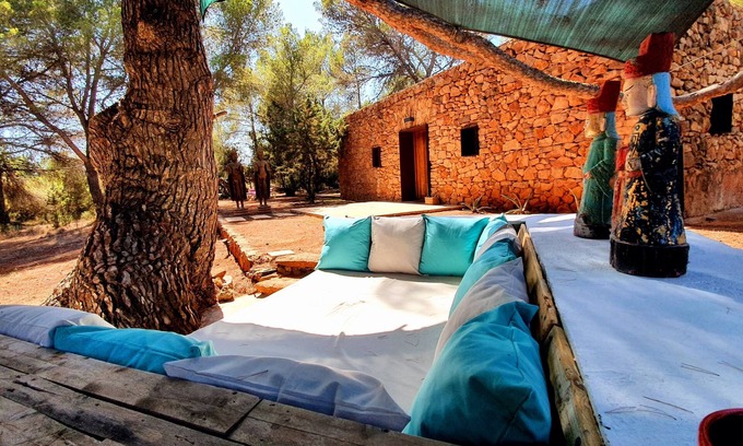 Santa Eulalia del Río Casa | Casa de piedra en el bosque a 1,5km de Cala Pada con wifi fibra óptica gratis