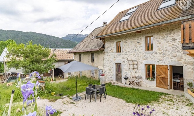 Entremont-le-Vieux Casa | LÈ COMBES - ENTREMONT LE VIEUX