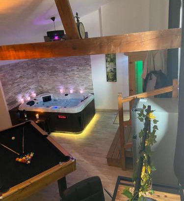 Cuvilly Apartamento | Le Cosily jacuzzi et sauna privatif